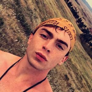 Meet your Posher, Travis